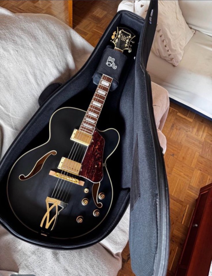 Guitarra Ibanez Artcore AF75G-BKF de segunda mano · Foto 2 de 9 · Madrid · 400 €