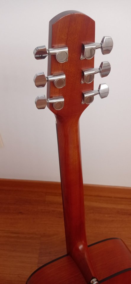 Guitarra acústica Hawthorne by Walden de segunda mano · Foto 5 de 9 · Cuenca · 100 €