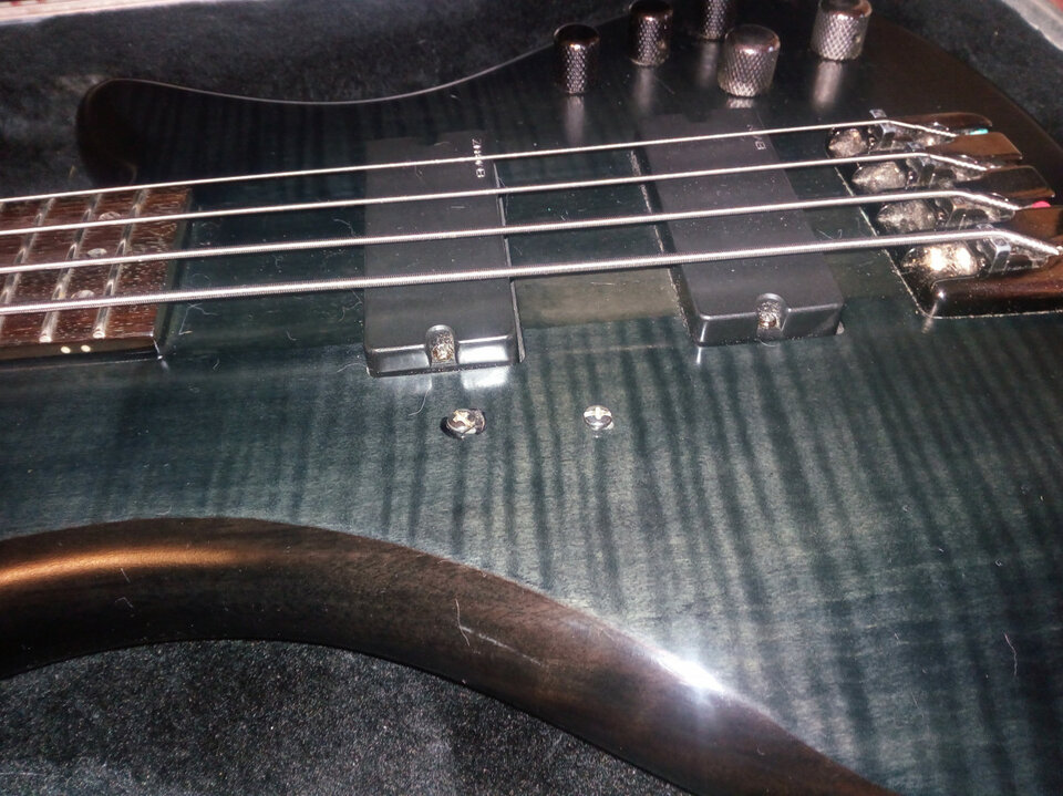 Bajo Schecter Stiletto Studio 4