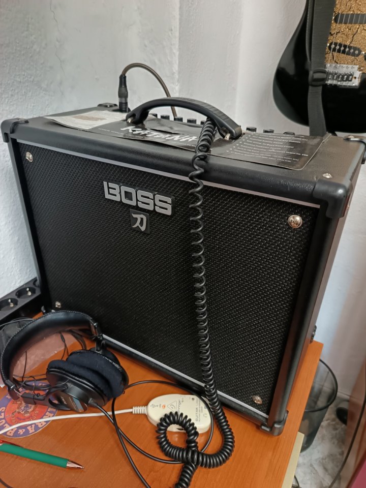Boss Katana 50 MKI + Boss FS6 footswitch de segunda mano · Foto 1 de 9 · Castellón · 220 €