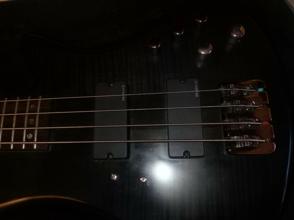 Bajo Schecter Stiletto Studio 4