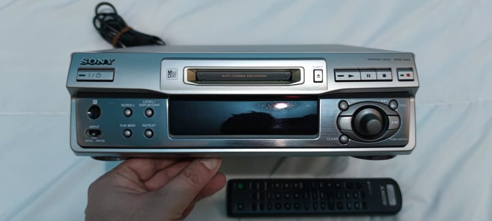 Sony MiniDisc MDS-S40 con mando a distancia y manuales