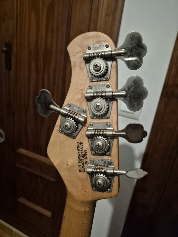 Music Man StingRay 5 H Natural de segunda mano · Foto 1 de 3 · Cádiz · 2000 €