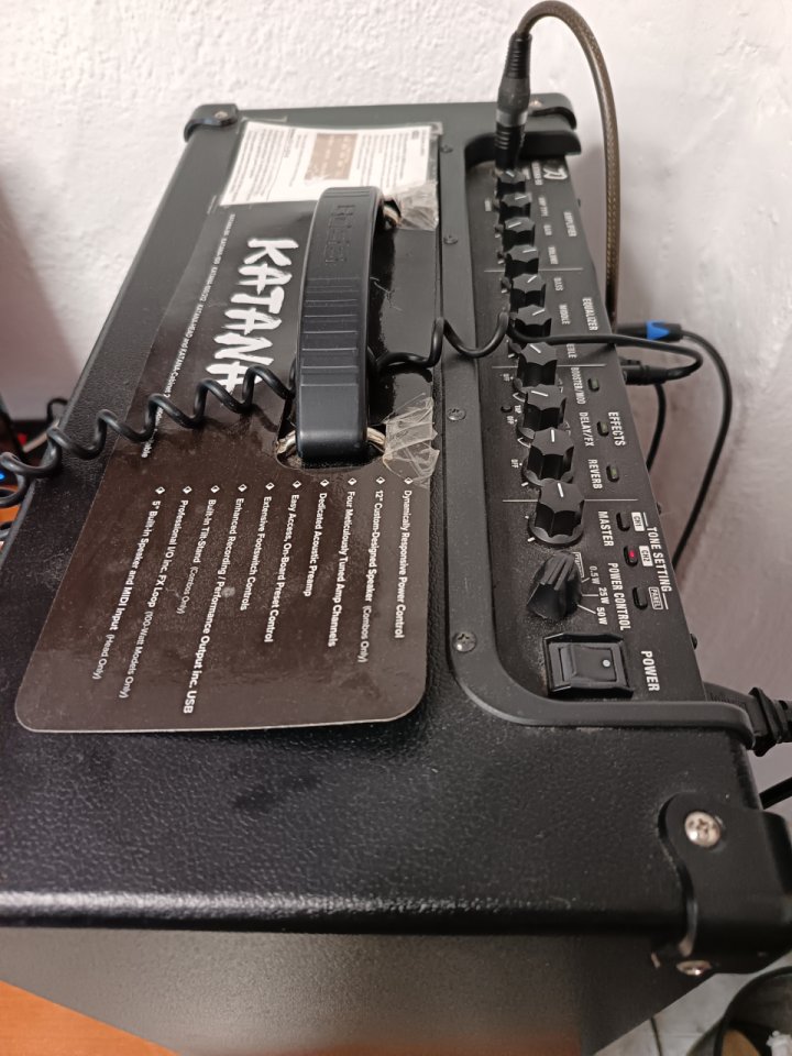 Boss Katana 50 MKI + Boss FS6 footswitch de segunda mano · Foto 3 de 9 · Castellón · 220 €