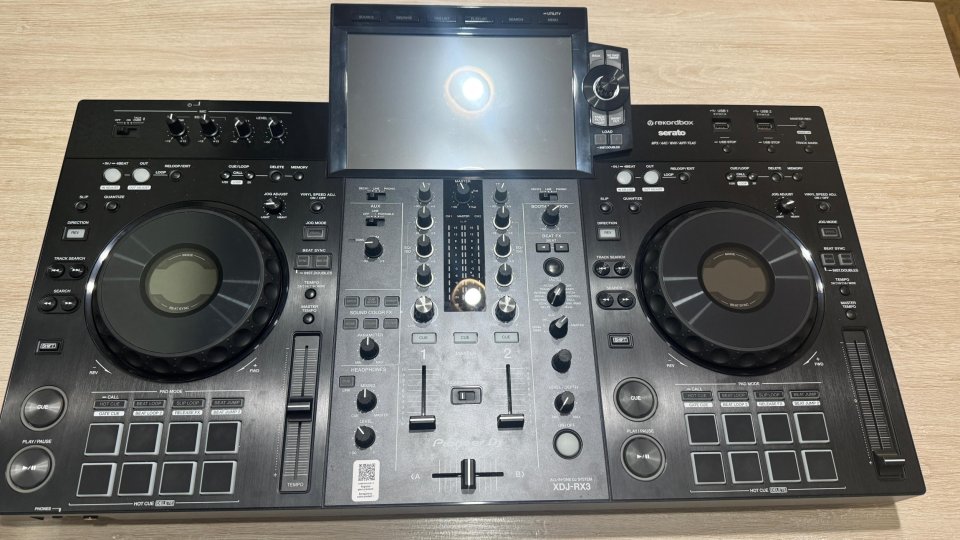 Pioneer XDJ RX3 de segunda mano · Foto 1 de 8 · Barcelona · 1650 €