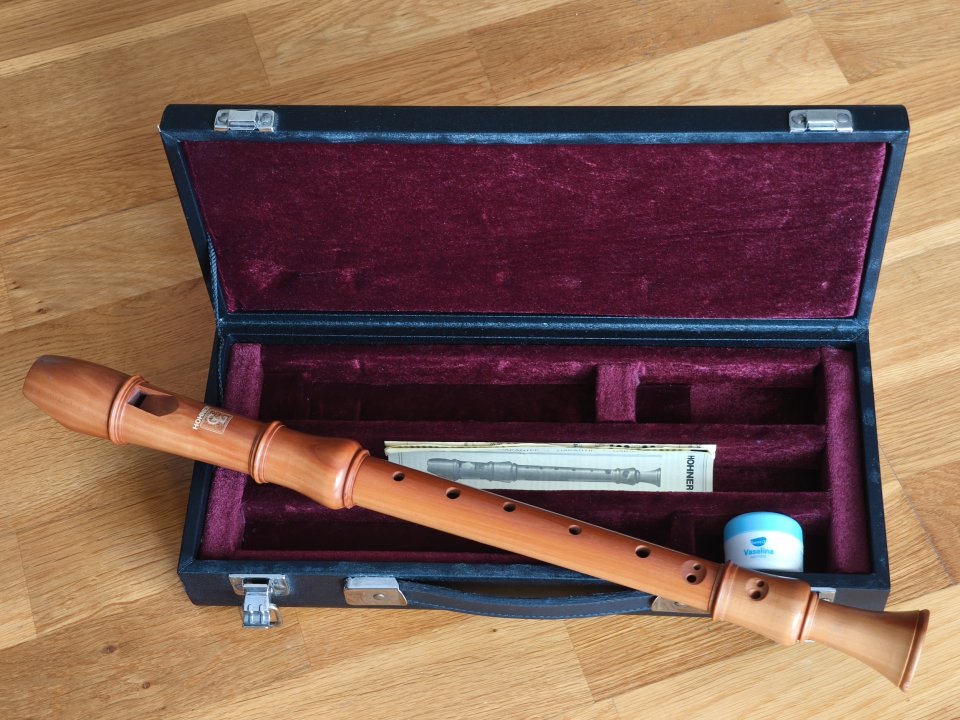 Flauta dulce de madera Hohner 9594-3 con estuche de segunda mano · Foto 2 de 6 · Barcelona · 100 €