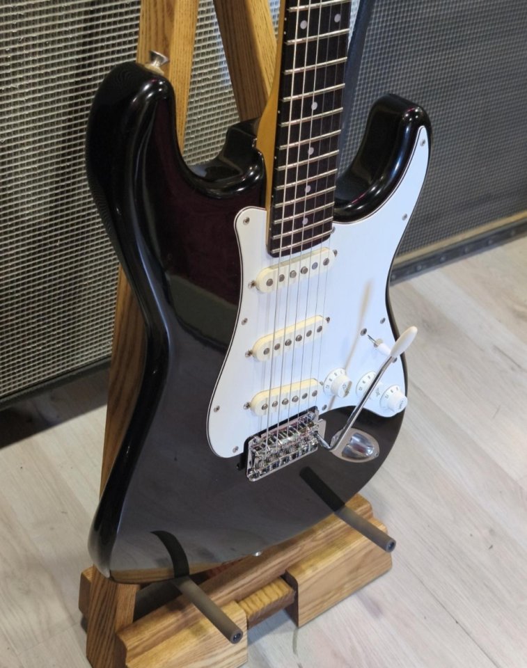 Fender Stratocaster Made in Japan 1982 de segunda mano · Foto 1 de 9 · Barcelona · 850 €