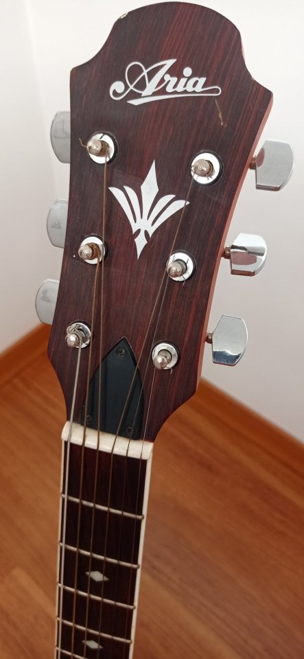Guitarra electroacústica Aria de segunda mano · Foto 6 de 10 · Cuenca · 150 €