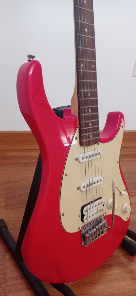 Guitarra eléctrica Peavey Raptor Stratocaster de segunda mano · Foto 1 de 9 · Cuenca · 130 €