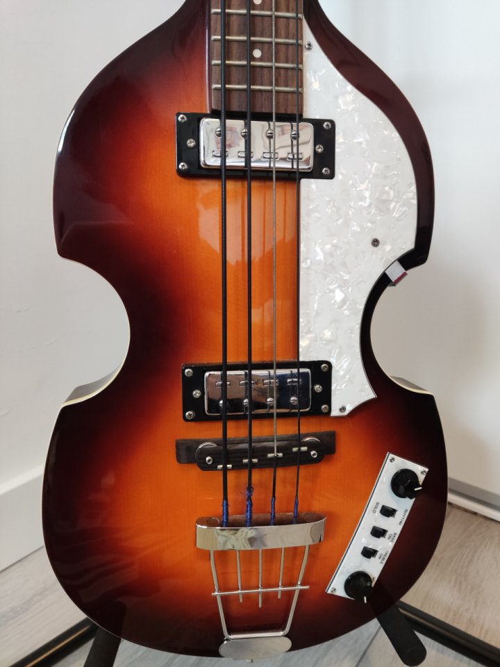 Bajo Höfner Ignition Beatles SB de segunda mano · Foto 2 de 5 · Madrid · 290 €