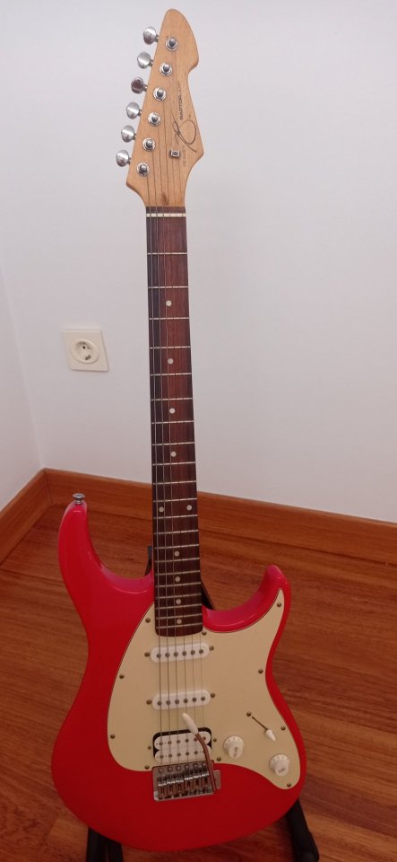 Guitarra eléctrica Peavey Raptor Stratocaster de segunda mano · Foto 2 de 9 · Cuenca · 130 €