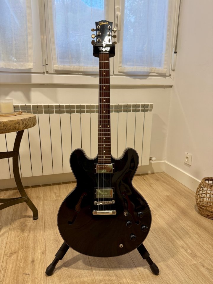 Gibson 335 studio ebony de segunda mano · Foto 1 de 7 · Gipuzkoa · 1500 €