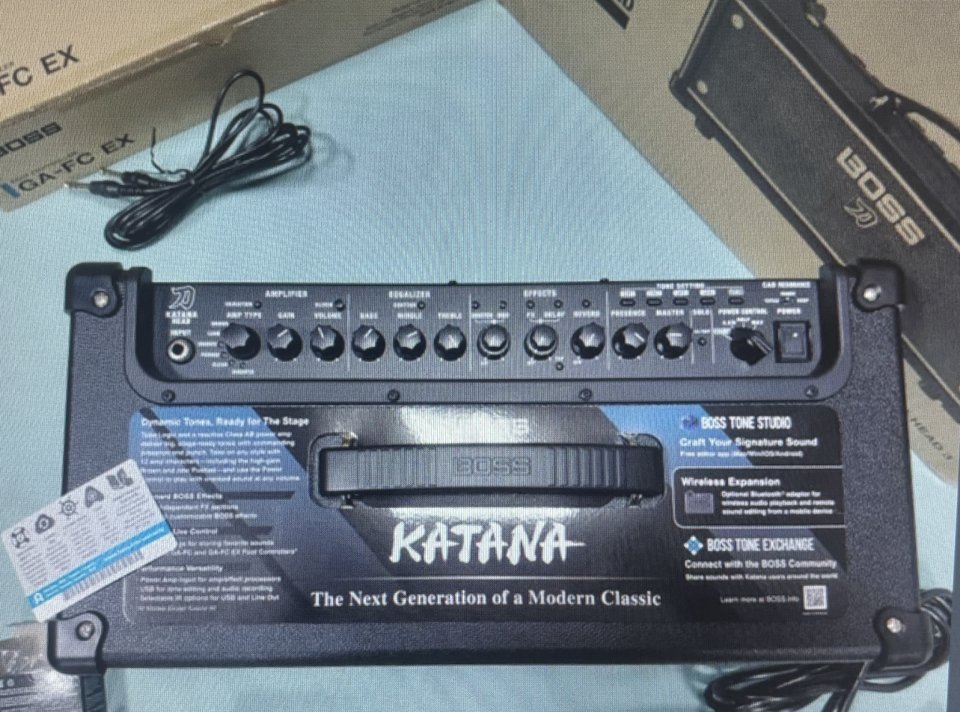 Boss Katana Head Gen3 nuevo de segunda mano · Foto 1 de 7 · Badajoz · 300 €