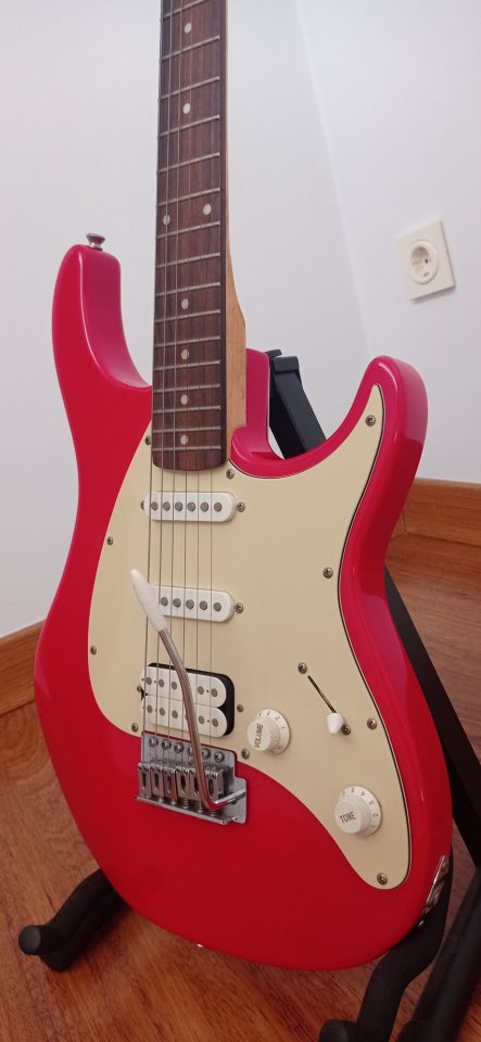 Guitarra eléctrica Peavey Raptor Stratocaster de segunda mano · Foto 3 de 9 · Cuenca · 130 €