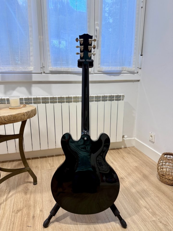 Gibson 335 studio ebony de segunda mano · Foto 2 de 7 · Gipuzkoa · 1500 €