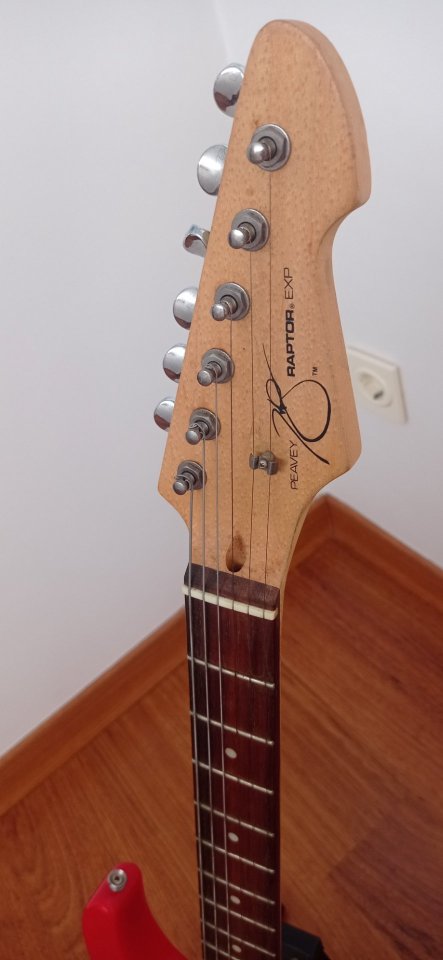 Guitarra eléctrica Peavey Raptor Stratocaster de segunda mano · Foto 4 de 9 · Cuenca · 130 €