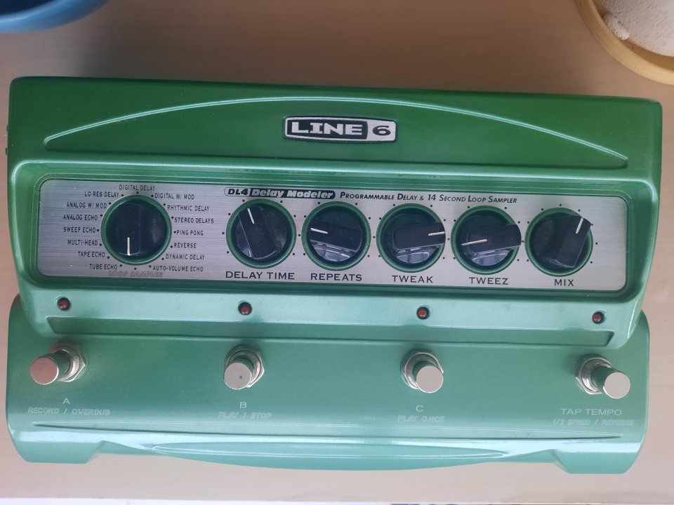 Line 6 DL4. En caja y con fuente de alimentación original. de segunda mano · Foto 3 de 6 · Cantabria · 115 €
