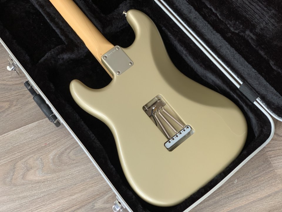Vendo John Mayer 2005 Fender Stratocaster – Shoreline Gold – Big Dipper