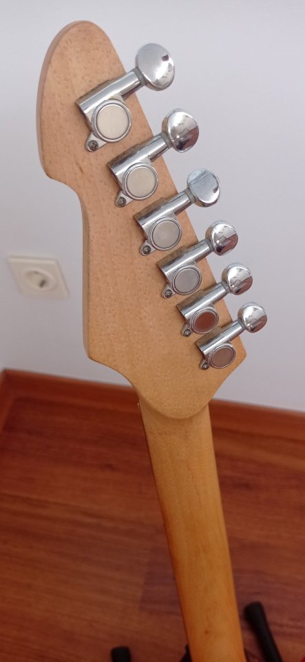 Guitarra eléctrica Peavey Raptor Stratocaster de segunda mano · Foto 5 de 9 · Cuenca · 130 €