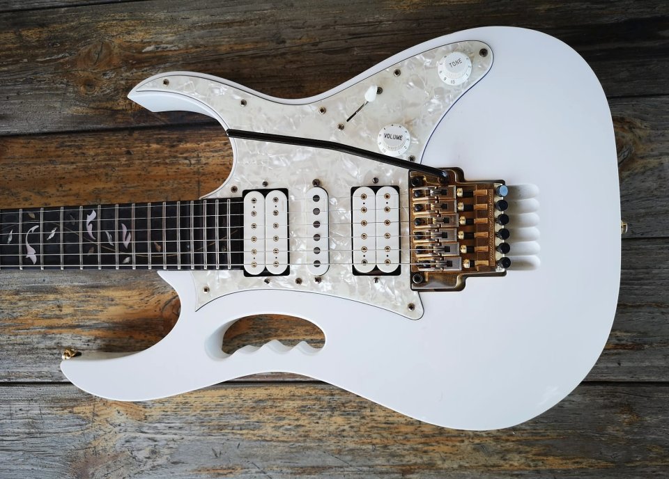 Ibanez Jem 7VWH 1995 de segunda mano · Foto 1 de 10 · Huelva · 1995 €