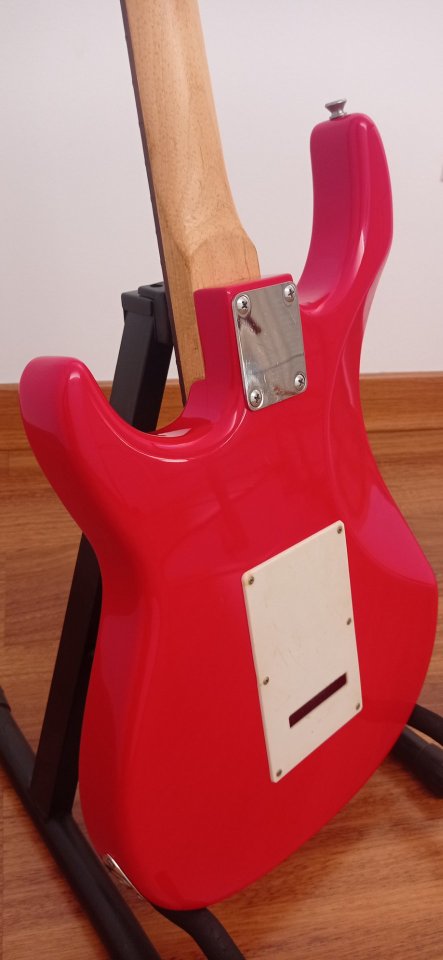 Guitarra eléctrica Peavey Raptor Stratocaster de segunda mano · Foto 6 de 9 · Cuenca · 130 €