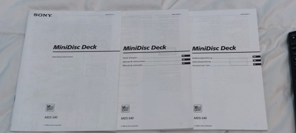 Sony MiniDisc MDS-S40 con mando a distancia y manuales