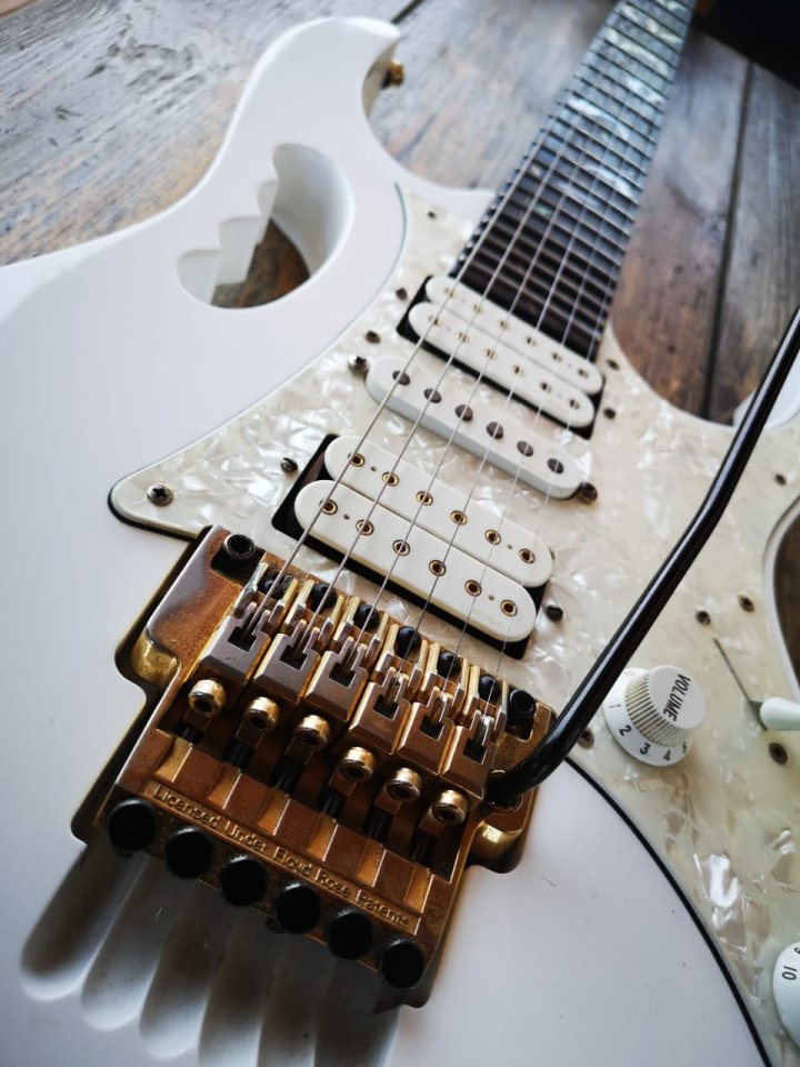 Ibanez Jem 7VWH 1995 de segunda mano · Foto 3 de 10 · Huelva · 1995 €