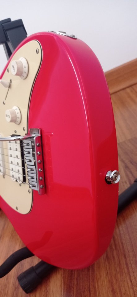 Guitarra eléctrica Peavey Raptor Stratocaster de segunda mano · Foto 8 de 9 · Cuenca · 130 €