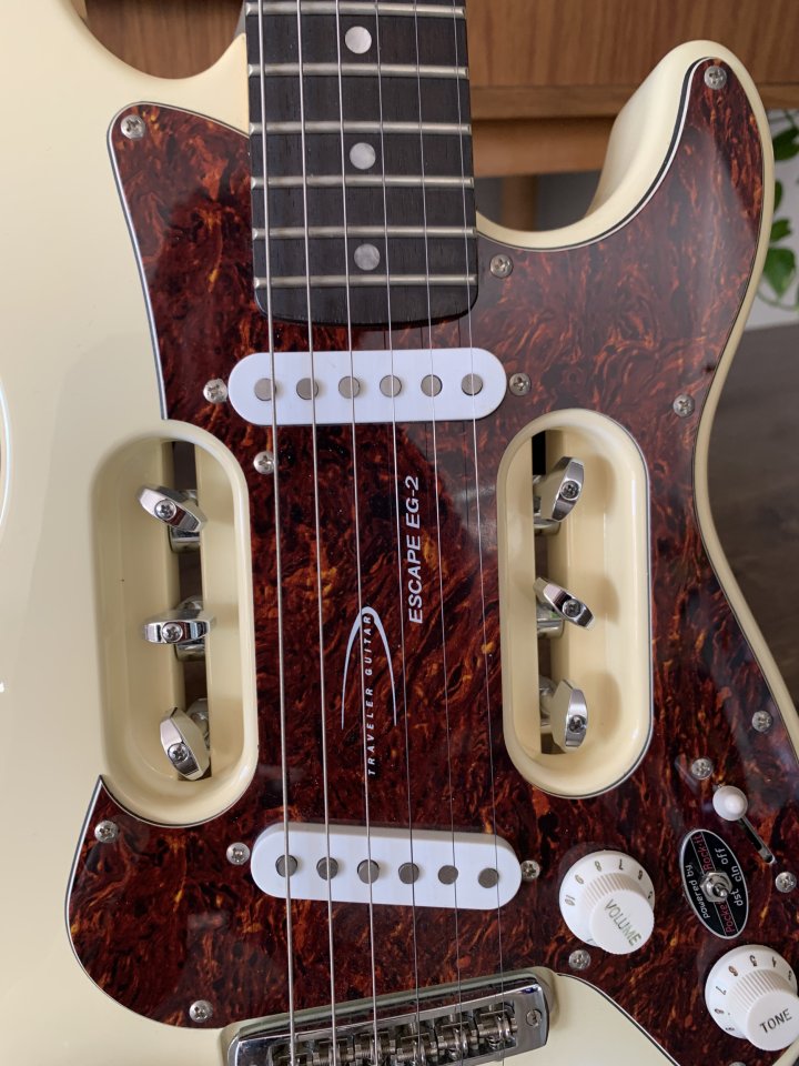 Traveller guitar Escape EG-2.