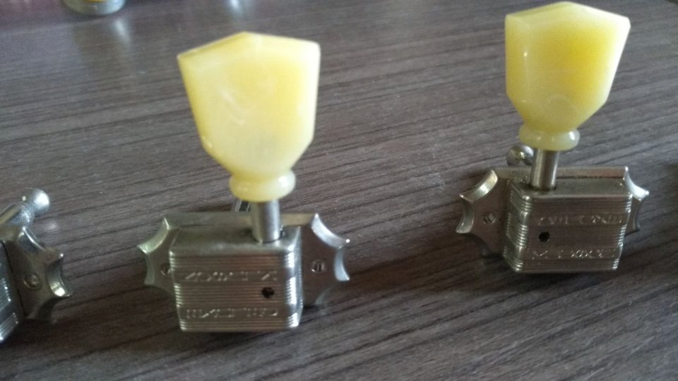 Clavija Kluson Deluxe 3+3 (Gibson) suelta de segunda mano · Foto 1 de 6 · Valencia · 10 €