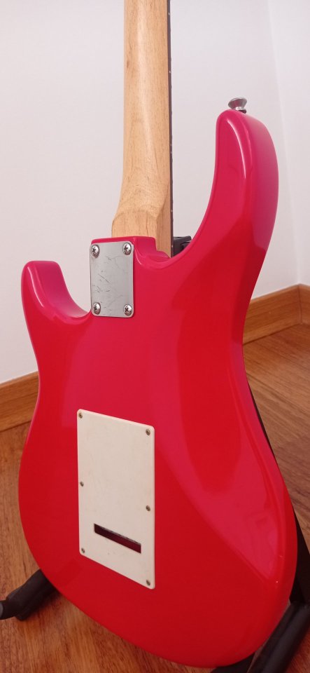 Guitarra eléctrica Peavey Raptor Stratocaster de segunda mano · Foto 9 de 9 · Cuenca · 130 €
