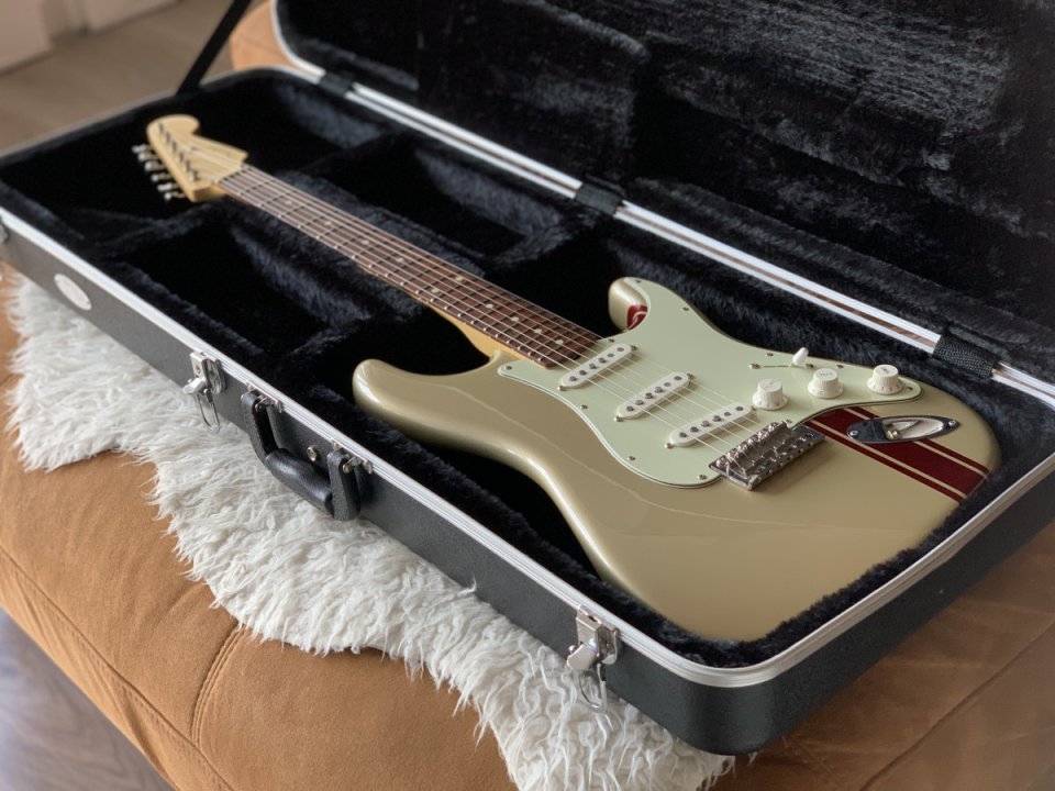 Vendo John Mayer 2005 Fender Stratocaster – Shoreline Gold – Big Dipper