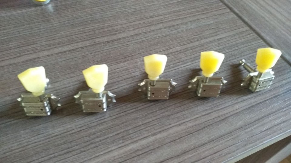 Clavija Kluson Deluxe 3+3 (Gibson) suelta de segunda mano · Foto 2 de 6 · Valencia · 10 €
