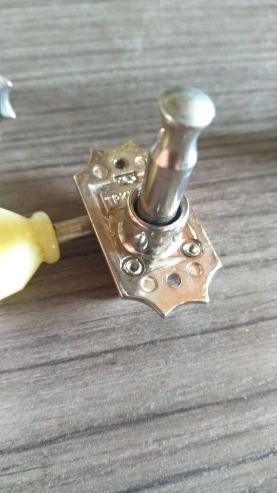 Clavija Kluson Deluxe 3+3 (Gibson) suelta de segunda mano · Foto 4 de 6 · Valencia · 10 €