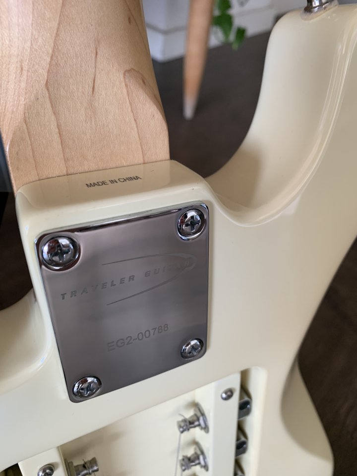 Traveller guitar Escape EG-2.