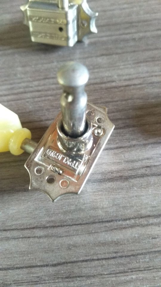 Clavija Kluson Deluxe 3+3 (Gibson) suelta de segunda mano · Foto 5 de 6 · Valencia · 10 €