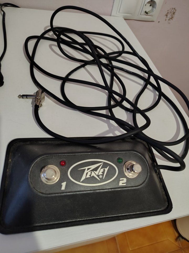 Peavy classic MH + Pantalla Peavey TW de segunda mano · Foto 4 de 10 · A Coruña · 780 €
