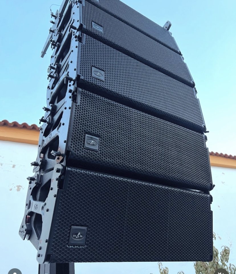 Vendo 8 cajas de line array autoamplificados  das Event 208