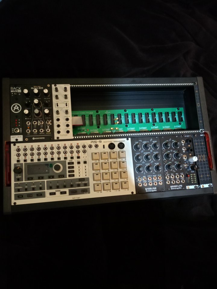 Case y módulos eurorack