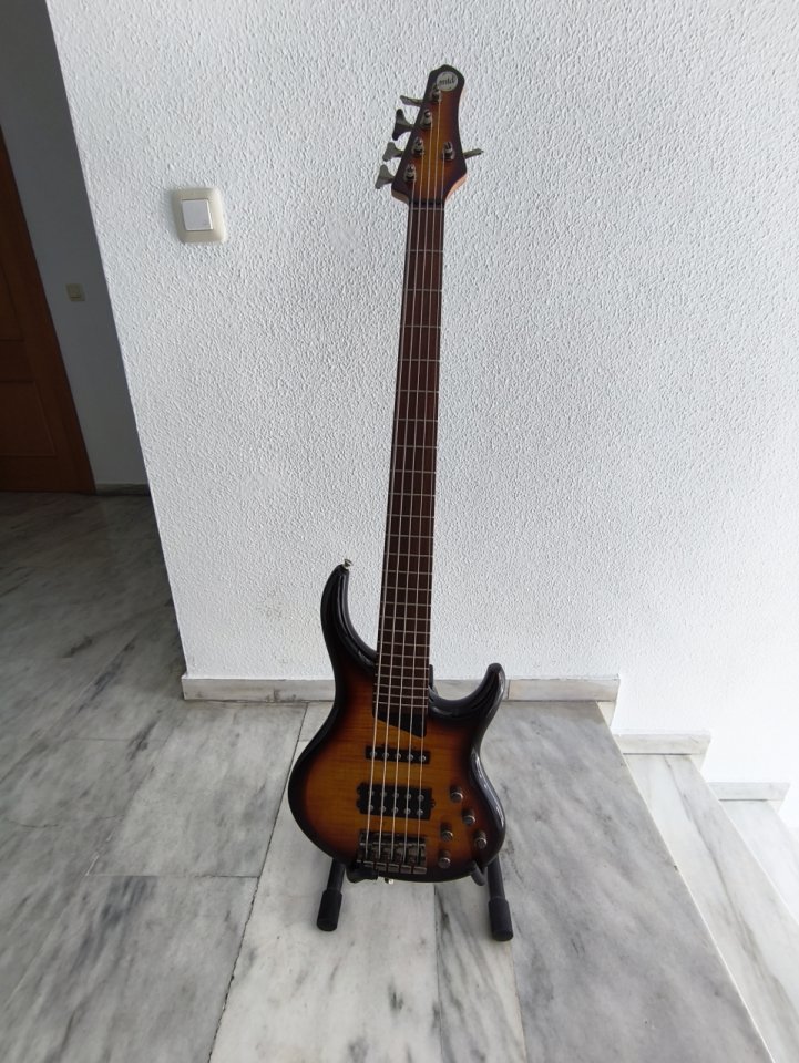 BAJO Kingston Heir 5 Cuerdas Sunburst de segunda mano · Foto 1 de 5 · Sevilla · 600 €