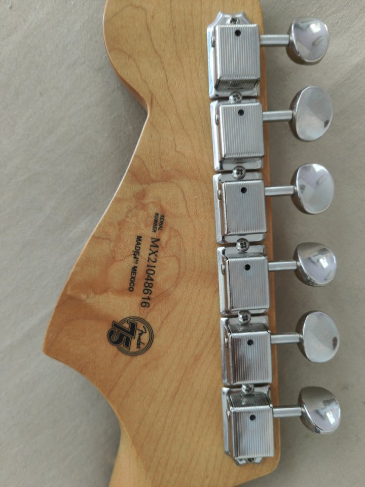 Fender Jazzmaster Noventa Walnut