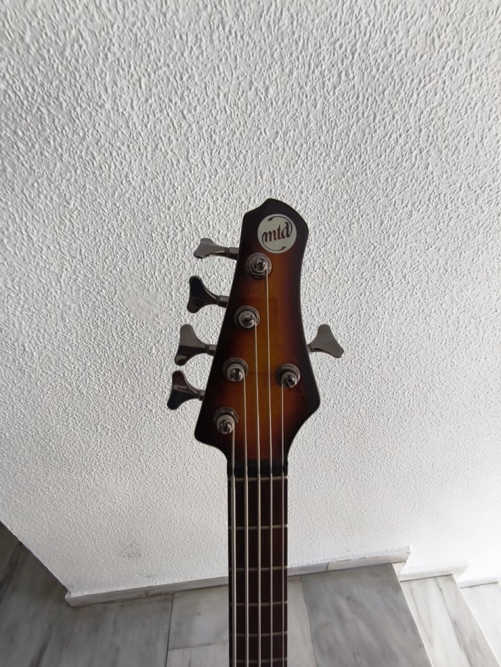 BAJO Kingston Heir 5 Cuerdas Sunburst de segunda mano · Foto 2 de 5 · Sevilla · 600 €