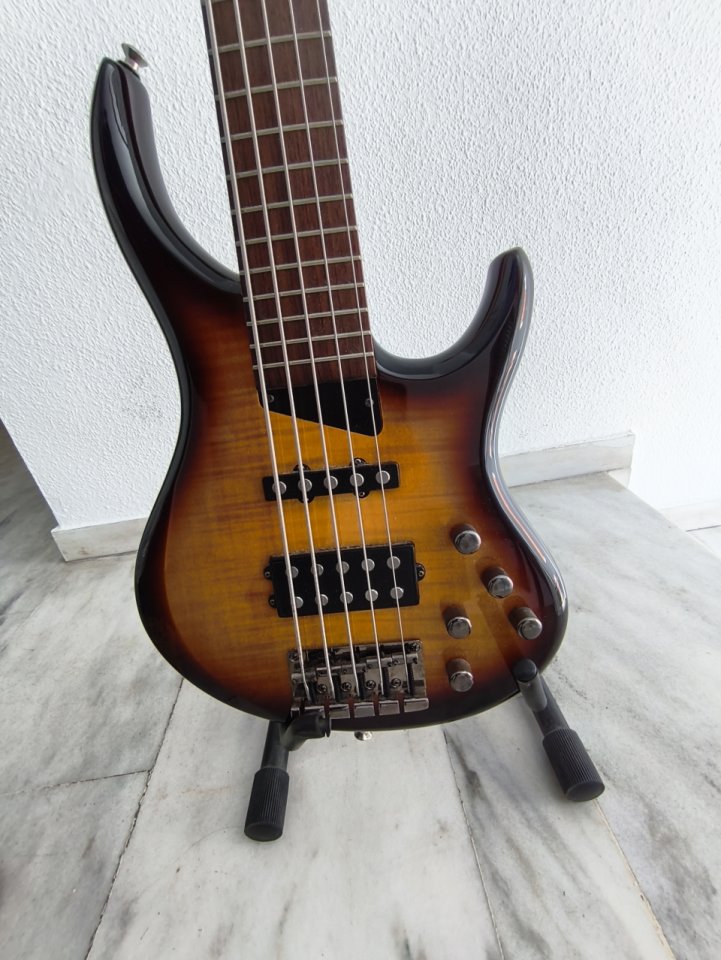 BAJO Kingston Heir 5 Cuerdas Sunburst de segunda mano · Foto 3 de 5 · Sevilla · 600 €