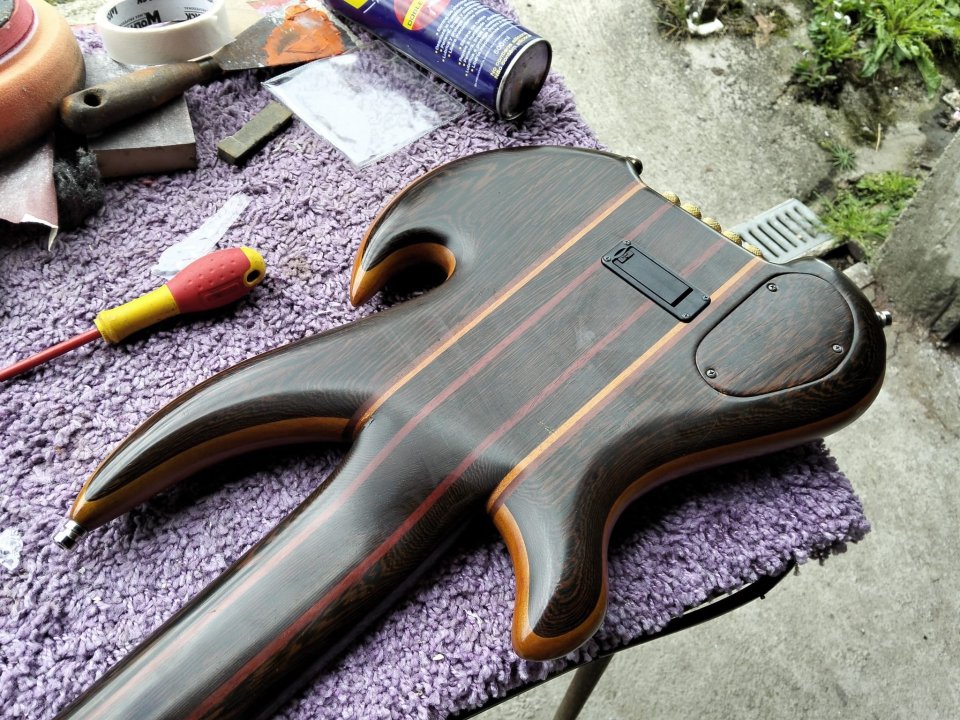 Bajo luthier 5 cuerdas headless de segunda mano · Foto 8 de 10 · Lugo · 1200 €