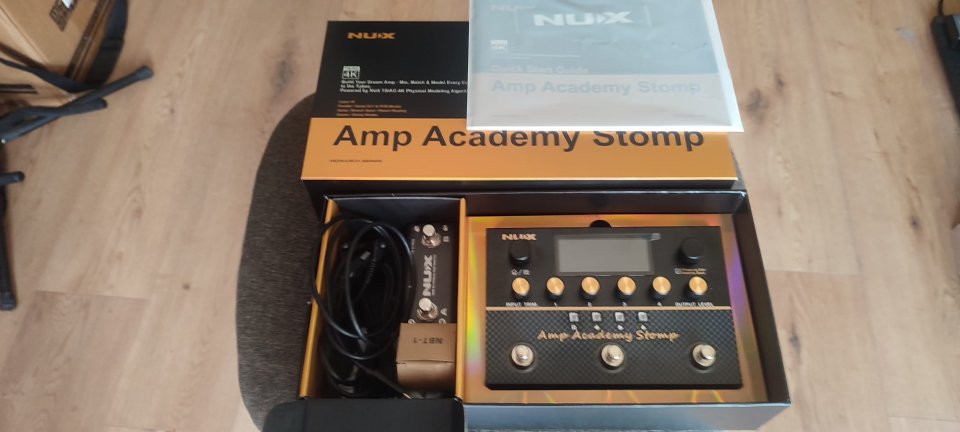 NUX Amp Academy Stomp de segunda mano · Valencia · 180 €