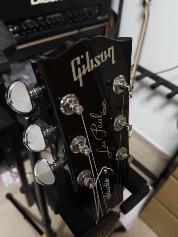 Gibson Les Paul Studio Silverburst 2012 de segunda mano · Foto 3 de 6 · Barcelona · 1100 €