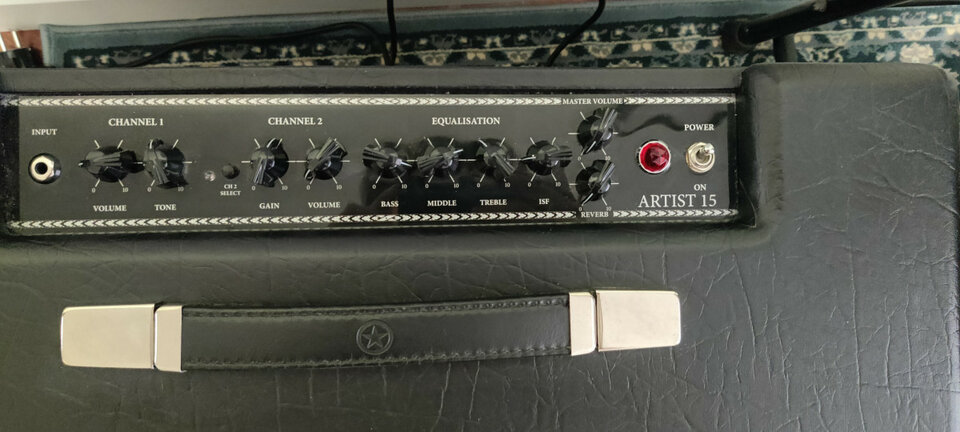 Amplificador valvular Blackstar Artist 15