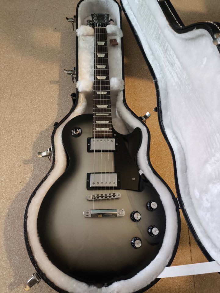 Gibson Les Paul Studio Silverburst 2012 de segunda mano · Foto 4 de 6 · Barcelona · 1100 €