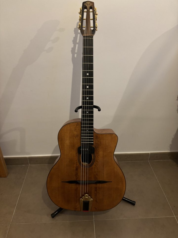 Guitarra manouche gipsy jazz de segunda mano · Foto 1 de 7 · Cádiz · 1500 €
