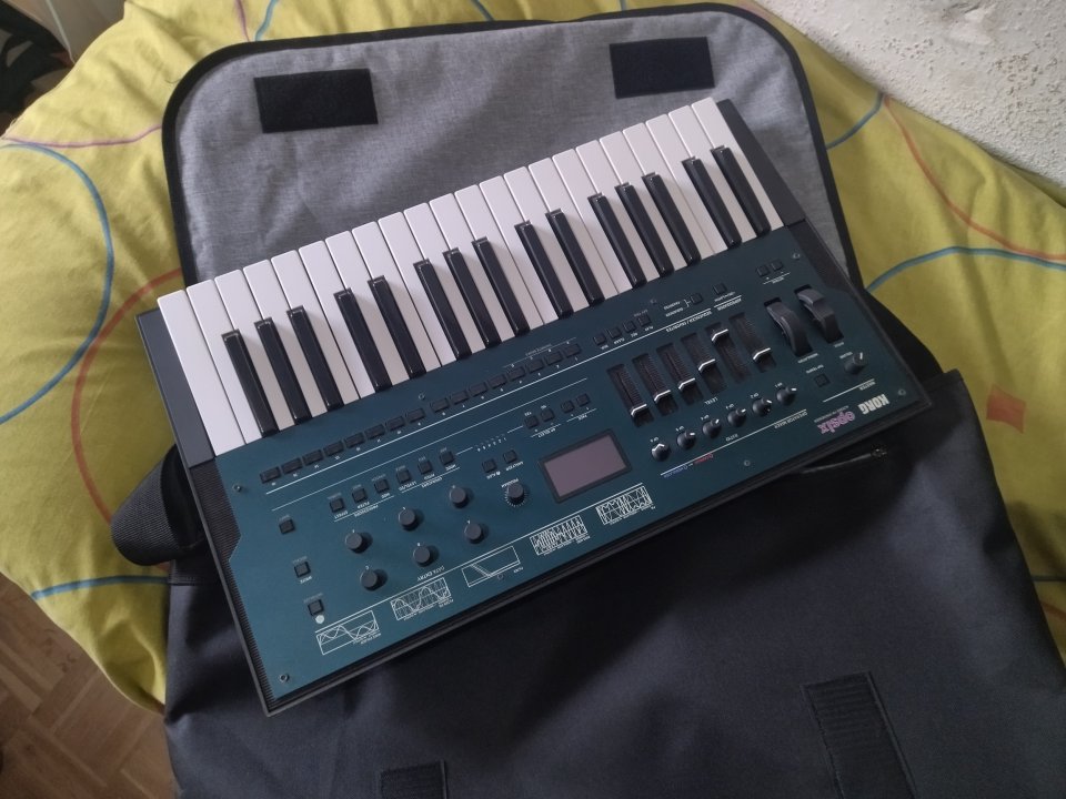 Korg Opsix + funda de segunda mano · Foto 2 de 3 · Madrid · 400 €